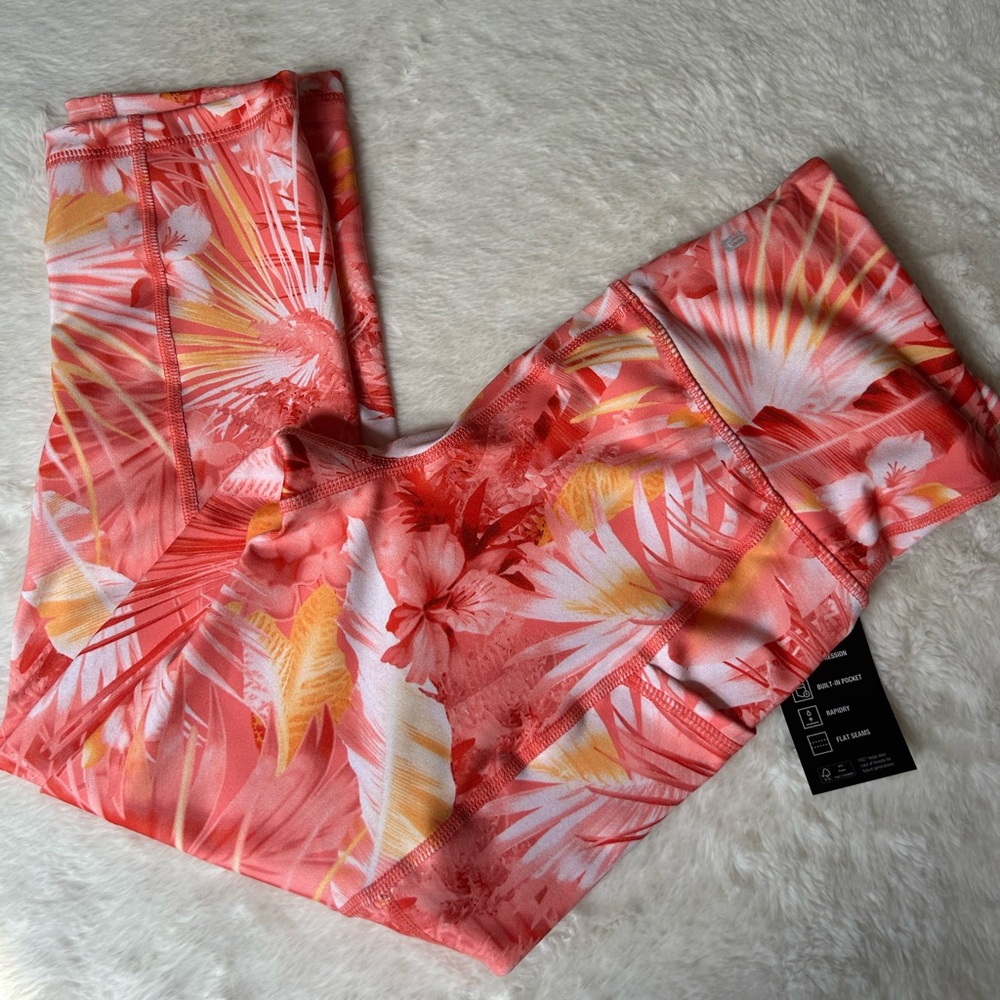 Ideology Crop High Rise Side Pocket Leggings JunglePeach
Size XS